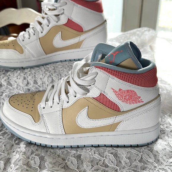 aj1 mid sesame